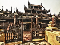 Mandalay_02_Shwenandaw_Kyaung_Temple.jpg