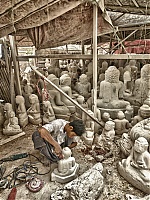 Mandalay_05_Sculpturing_near_Mahamuni_Pagoda.jpg