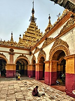 Mandalay_14_Mahamuni_Pagoda.jpg