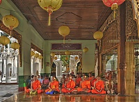 Shwedagon_Pagoda_03.jpg