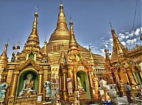 Shwedagon_Pagoda_06.jpg