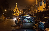 001_Burma_2014_Shwedagon_ji.jpg